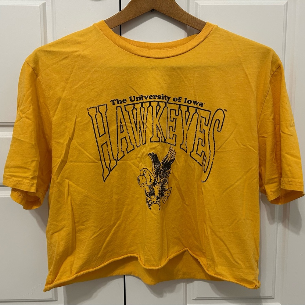 Iowa Hawkeyes women’s cropped tee